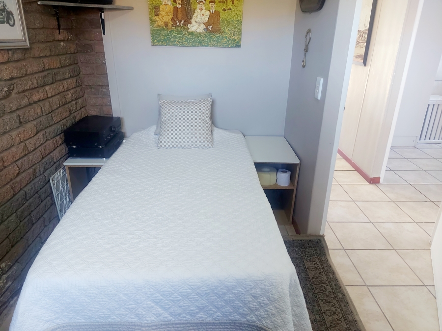 5 Bedroom Property for Sale in De Bakke Western Cape